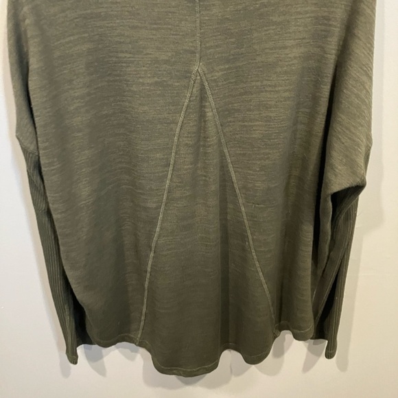 🌸 3/$20 Ardene green long sleeve - Picture 6 of 6